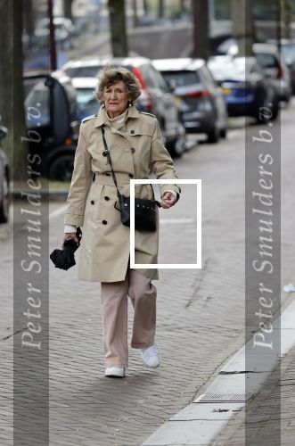 Amsterdam 3 mei 2021
Hedy d Ancona wandelend op straat in het centrum van Amsterdam