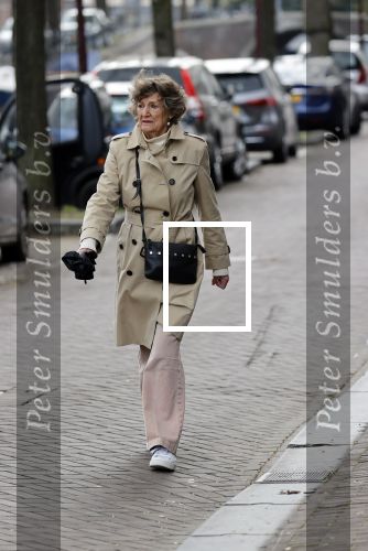 Amsterdam 3 mei 2021
Hedy d Ancona wandelend op straat in het centrum van Amsterdam