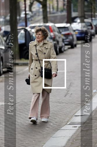 Amsterdam 3 mei 2021
Hedy d Ancona wandelend op straat in het centrum van Amsterdam