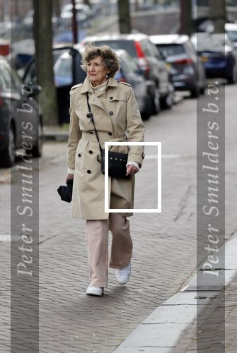 Amsterdam 3 mei 2021
Hedy d Ancona wandelend op straat in het centrum van Amsterdam