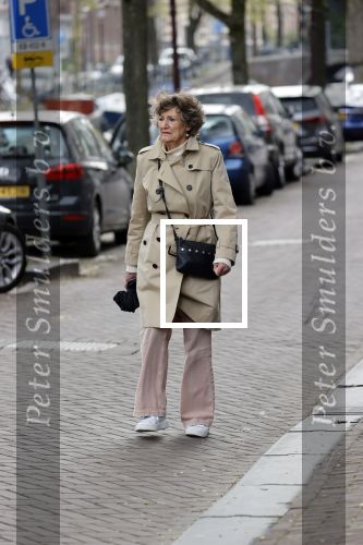 Amsterdam 3 mei 2021
Hedy d Ancona wandelend op straat in het centrum van Amsterdam