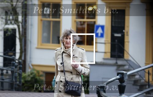 Amsterdam 3 mei 2021
Hedy d Ancona wandelend op straat in het centrum van Amsterdam