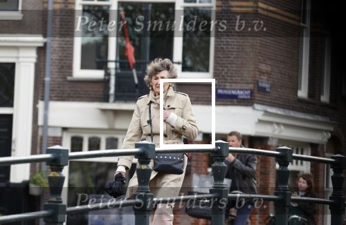 Amsterdam 3 mei 2021
Hedy d Ancona wandelend op straat in het centrum van Amsterdam