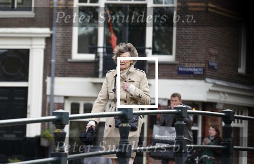 Amsterdam 3 mei 2021
Hedy d Ancona wandelend op straat in het centrum van Amsterdam