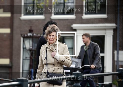Amsterdam 3 mei 2021
Hedy d Ancona wandelend op straat in het centrum van Amsterdam