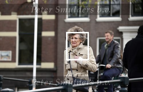 Amsterdam 3 mei 2021
Hedy d Ancona wandelend op straat in het centrum van Amsterdam