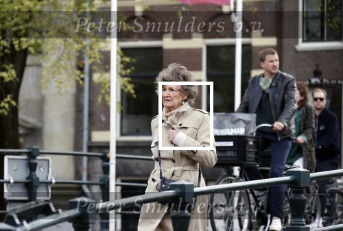 Amsterdam 3 mei 2021
Hedy d Ancona wandelend op straat in het centrum van Amsterdam
