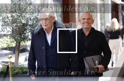 Amsterdam 12 mei 2021
Jaap v Zweden aan het winkelen met zijn vader