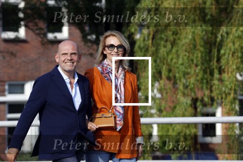 Amsterdam 13 mei 2021
Jaap v Zweden en zijn vrouw Aaltje wandelend door Amsterdam