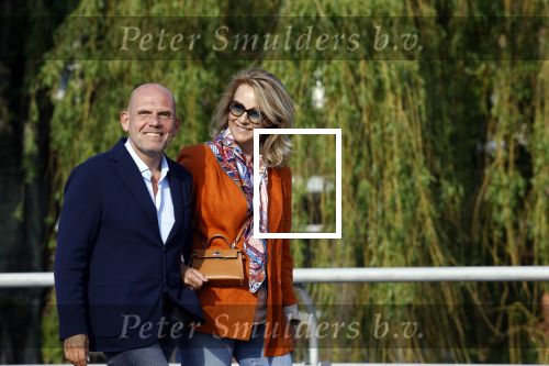 Amsterdam 13 mei 2021
Jaap v Zweden en zijn vrouw Aaltje wandelend door Amsterdam