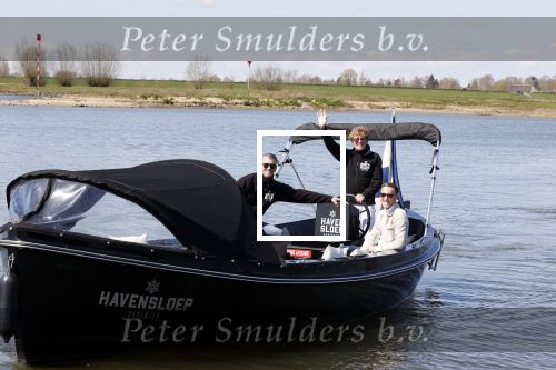 Deventer 15 april 2021
Jacques Herb vaart met een sloep en gasten daarop door Deventer.