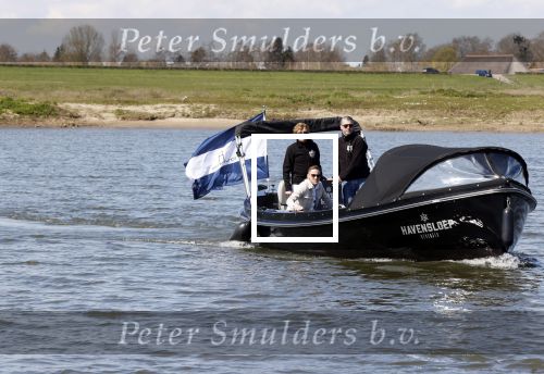 Deventer 15 april 2021
Jacques Herb vaart met een sloep en gasten daarop door Deventer.