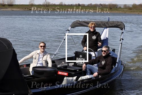 Deventer 15 april 2021
Jacques Herb vaart met een sloep en gasten daarop door Deventer.