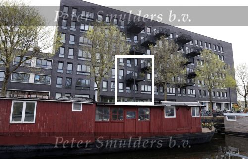 Amsterdam 11 mei 2021
In dit complex heeft Jeangu Macrooy  een appartement/ huis