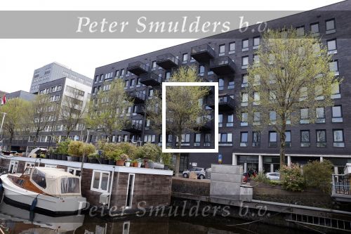 Amsterdam 11 mei 2021
In dit complex heeft Jeangu Macrooy  een appartement/ huis
