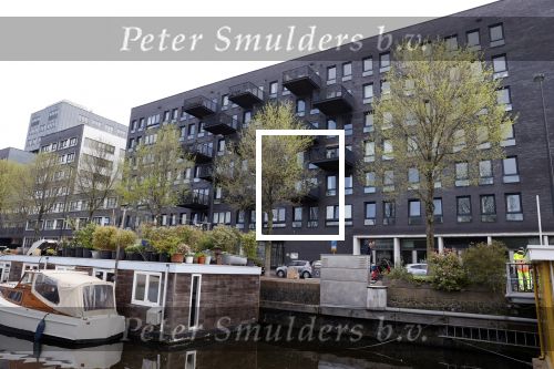 Amsterdam 11 mei 2021
In dit complex heeft Jeangu Macrooy  een appartement/ huis