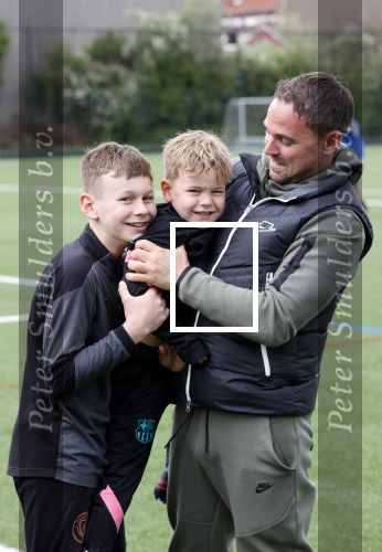 Utrecht 16 mei 2021
Eerste dag van de Sneijder Acadamy . De voetbalschool wordt geleid door Wesley Sneijder Rodney Sneijder  Tarik Divarci en Reduan Diba . Ze trainen op de velden van DHSC. Ook de zoon van Wesley Jessey traint mee. Jeffrey Sneijder met zoons