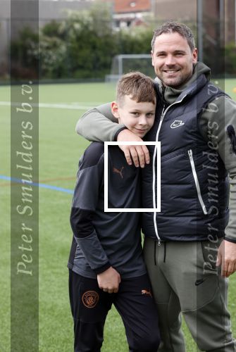 Utrecht 16 mei 2021
Eerste dag van de Sneijder Acadamy . De voetbalschool wordt geleid door Wesley Sneijder Rodney Sneijder  Tarik Divarci en Reduan Diba . Ze trainen op de velden van DHSC. Ook de zoon van Wesley Jessey traint mee. Jeffrey Sneijder met zoons