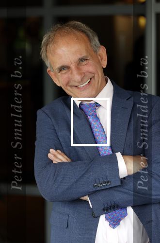 Nijkerk 22 mei 2021
Rene le Blanc overhandigt Johan Vlemmix award voor uitbrengen 175 cd \'s