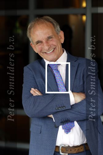 Nijkerk 22 mei 2021
Rene le Blanc overhandigt Johan Vlemmix award voor uitbrengen 175 cd \'s