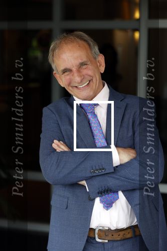 Nijkerk 22 mei 2021
Rene le Blanc overhandigt Johan Vlemmix award voor uitbrengen 175 cd \'s