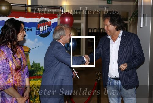 Nijkerk 22 mei 2021
Rene le Blanc overhandigt Johan Vlemmix award voor uitbrengen 175 cd \'s