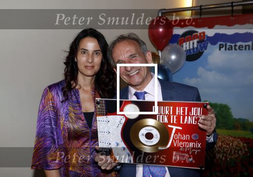 Nijkerk 22 mei 2021
Rene le Blanc overhandigt Johan Vlemmix award voor uitbrengen 175 cd \'s