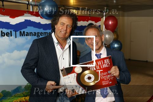 Nijkerk 22 mei 2021
Rene le Blanc overhandigt Johan Vlemmix award voor uitbrengen 175 cd \'s