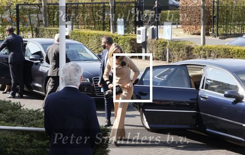 Uden 20 april 2021
Koningin Maxima bezoekt het HQ van CSU . Ze arriveert in haar audi A8
