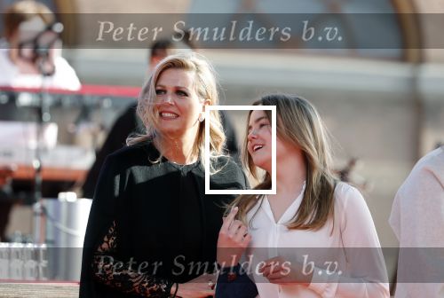 Den Haag 28 april 2021
Concert the streamers bij paleis Noordeinde. Koning Willem Alexander Koningin Maxima prinses Amalia Alexia Ariane zijn aanwezig . The streamers bestaan oa uit Guus Meeuwis Thomas Acda Paul deMunnik Roel v Velzen Raycoon Nick Schilder Simon Keizer Paul de Leeuw Davina Michelle Rolf Sanchez Maan Suzanne en Freek Armin v Buuren Danny Vera Sanne Hans (Miss Montreal) Duncan Laurence Frank Lammers Diggy Dex Kraantje Pappie
