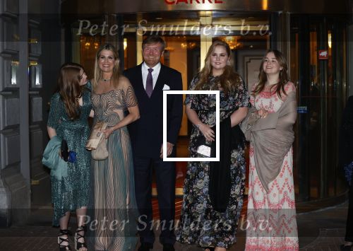 Amsterdam 12 mei 2021
Koning Willem Alexander Koningin Maxima Prinses Beatrix Prinses Amalia Alexia en Ariane bij Carre vanwege de 50e verjaardag van Koningin Maxima