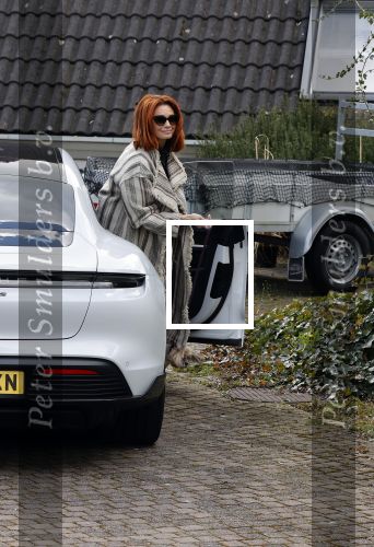 Alkmaar Stompetoren 5 april 2021
Marco en Leontine Borsato rijden met zijn porsche Taycan naar het huis van zijn moeder Mary om pasen te vieren