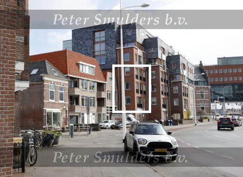 Alkmaar Stompetoren 5 april 2021
Leontine Borsato en Marco Borsato rijden met zijn porsche Taycan naar het huis van zijn moeder Mary om pasen te vieren. De auto van Leontine staat voor het appartement van Marco
