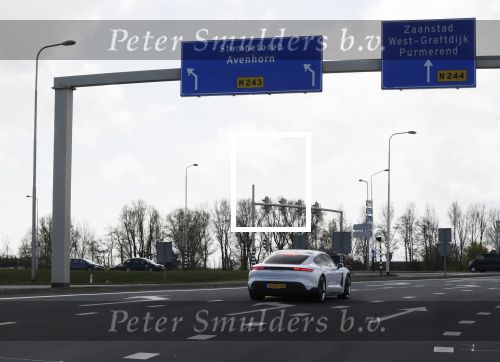 Alkmaar Stompetoren 5 april 2021
Leontine Borsato en Marco Borsato rijden met de porsche Taycan naar het huis van zijn moeder Mary om pasen te vieren