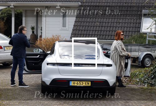Alkmaar Stompetoren 5 april 2021
Leontine Borsato en Marco Borsato rijden met de porsche Taycan naar het huis van zijn moeder Mary om pasen te vieren