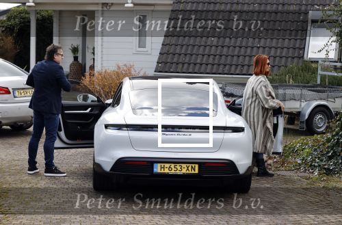 Alkmaar Stompetoren 5 april 2021
Leontine Borsato en Marco Borsato rijden met de porsche Taycan naar het huis van zijn moeder Mary om pasen te vieren