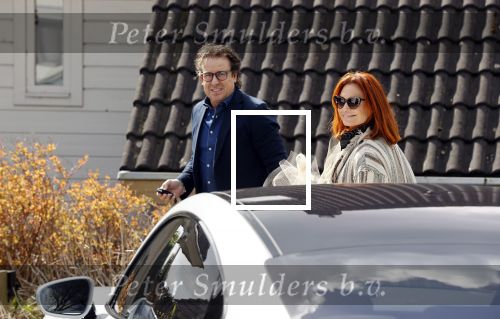 Alkmaar Stompetoren 5 april 2021
Leontine Borsato en Marco Borsato rijden met de porsche Taycan naar het huis van zijn moeder Mary om pasen te vieren