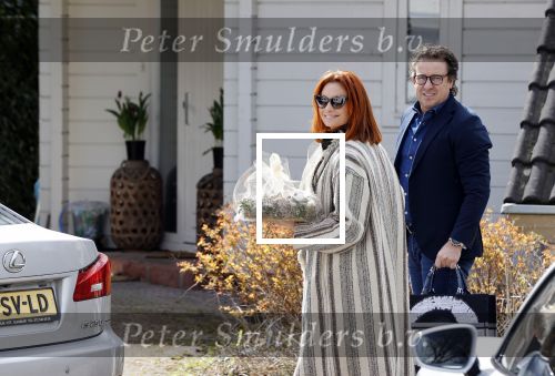 Alkmaar Stompetoren 5 april 2021
Leontine Borsato en Marco Borsato rijden met de porsche Taycan naar het huis van zijn moeder Mary om pasen te vieren