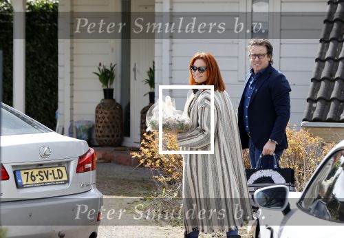 Alkmaar Stompetoren 5 april 2021
Leontine Borsato en Marco Borsato rijden met de porsche Taycan naar het huis van zijn moeder Mary om pasen te vieren