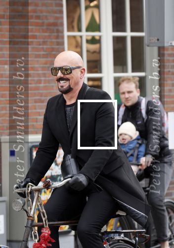 Amsterdam 3 april 2021
Maik de Boer op de fiets in Amsterdam zuid