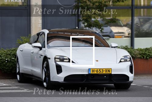 Amsterdam 12 mei 2021
Marco Borsato en Rolf Sanchez arriveren in de porsche Taycan bij Q music