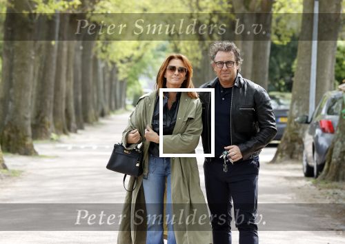 Huizen 15 mei 2021
Marco Borsato en Leontien Borsato vertrekken vanuit Huizen naar de verjaardag van Leco