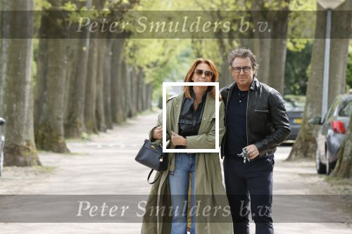 Huizen 15 mei 2021
Marco Borsato en Leontien Borsato vertrekken vanuit Huizen naar de verjaardag van Leco