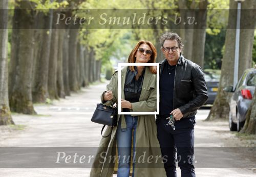 Huizen 15 mei 2021
Marco Borsato en Leontien Borsato vertrekken vanuit Huizen naar de verjaardag van Leco