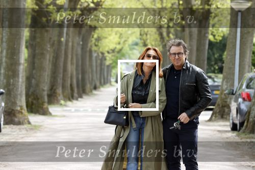 Huizen 15 mei 2021
Marco Borsato en Leontien Borsato vertrekken vanuit Huizen naar de verjaardag van Leco