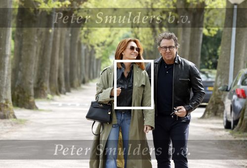 Huizen 15 mei 2021
Marco Borsato en Leontien Borsato vertrekken vanuit Huizen naar de verjaardag van Leco