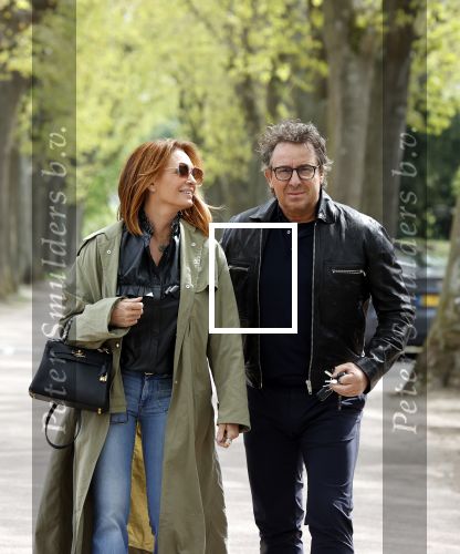 Huizen 15 mei 2021
Marco Borsato en Leontien Borsato vertrekken vanuit Huizen naar de verjaardag van Leco