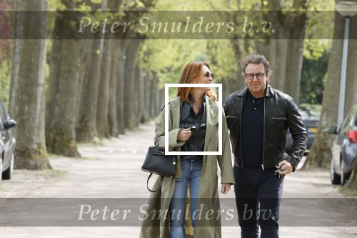 Huizen 15 mei 2021
Marco Borsato en Leontien Borsato vertrekken vanuit Huizen naar de verjaardag van Leco