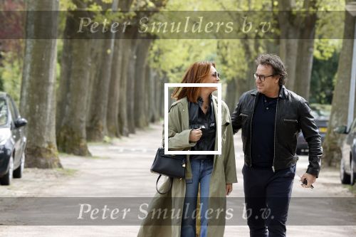 Huizen 15 mei 2021
Marco Borsato en Leontien Borsato vertrekken vanuit Huizen naar de verjaardag van Leco