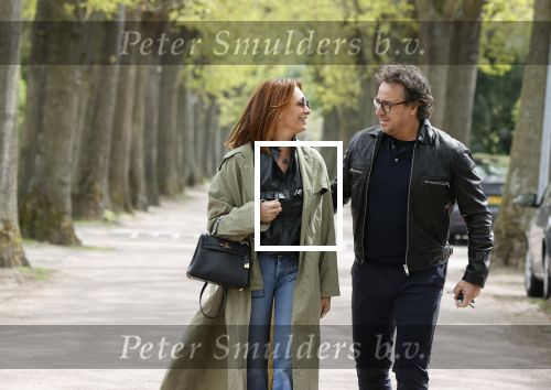 Huizen 15 mei 2021
Marco Borsato en Leontien Borsato vertrekken vanuit Huizen naar de verjaardag van Leco
